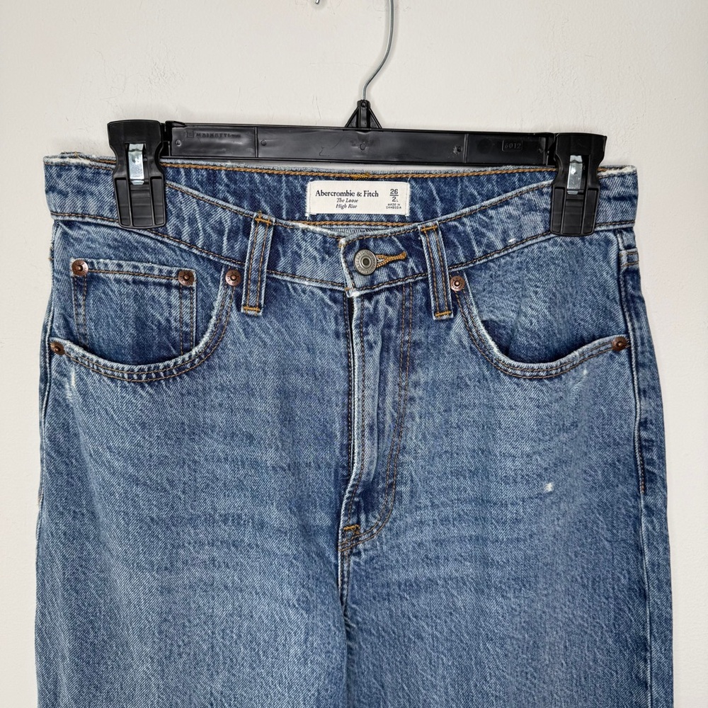 Abercrombie the Loose High Rise Jeans Hip Cut Out - Picture 3 of 7